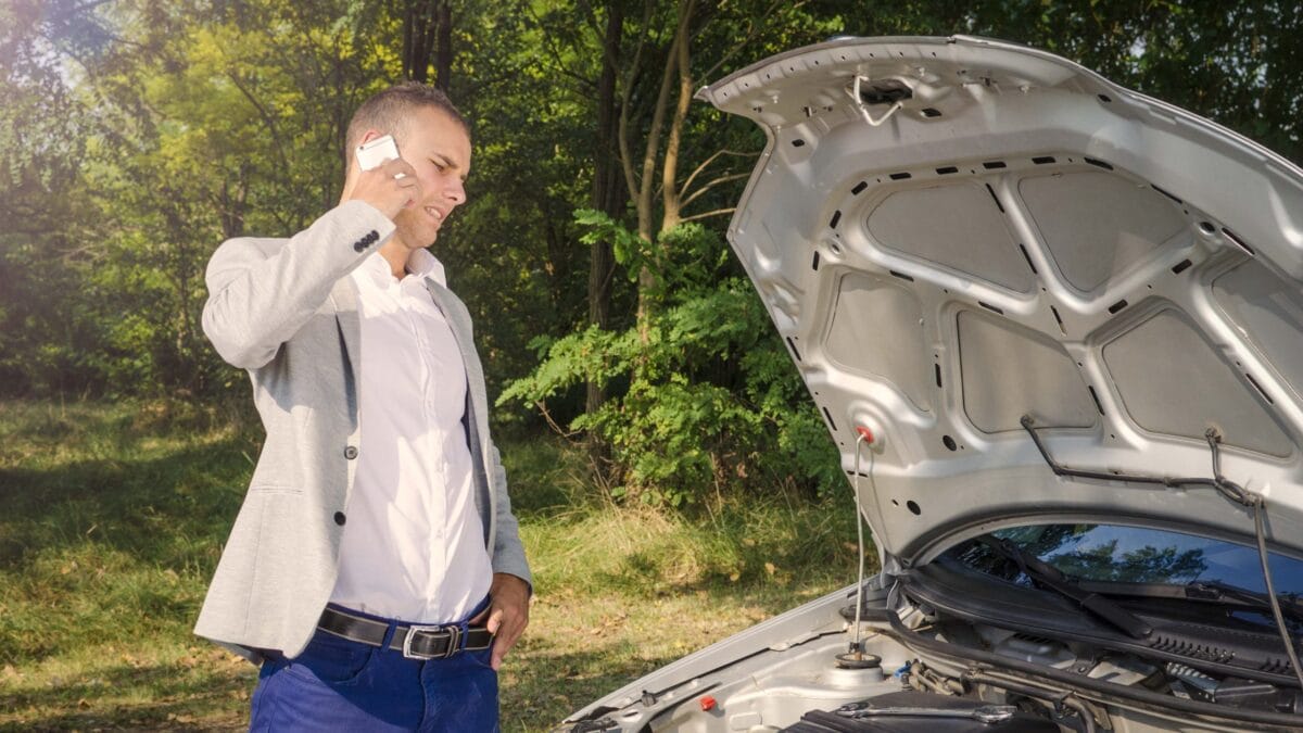 Kateri avtoservis poklicati v primeru nezgode?